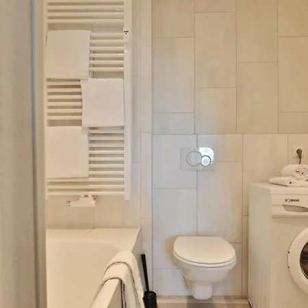 Haus Oceanfront, 11 *